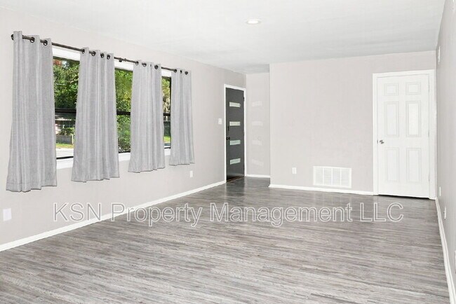 Building Photo - 32 Skyline Dr