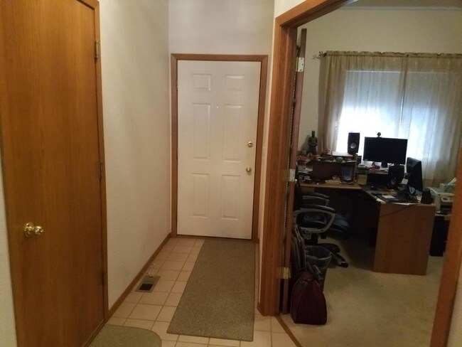 Foto del edificio - 2566 Begonia Ct