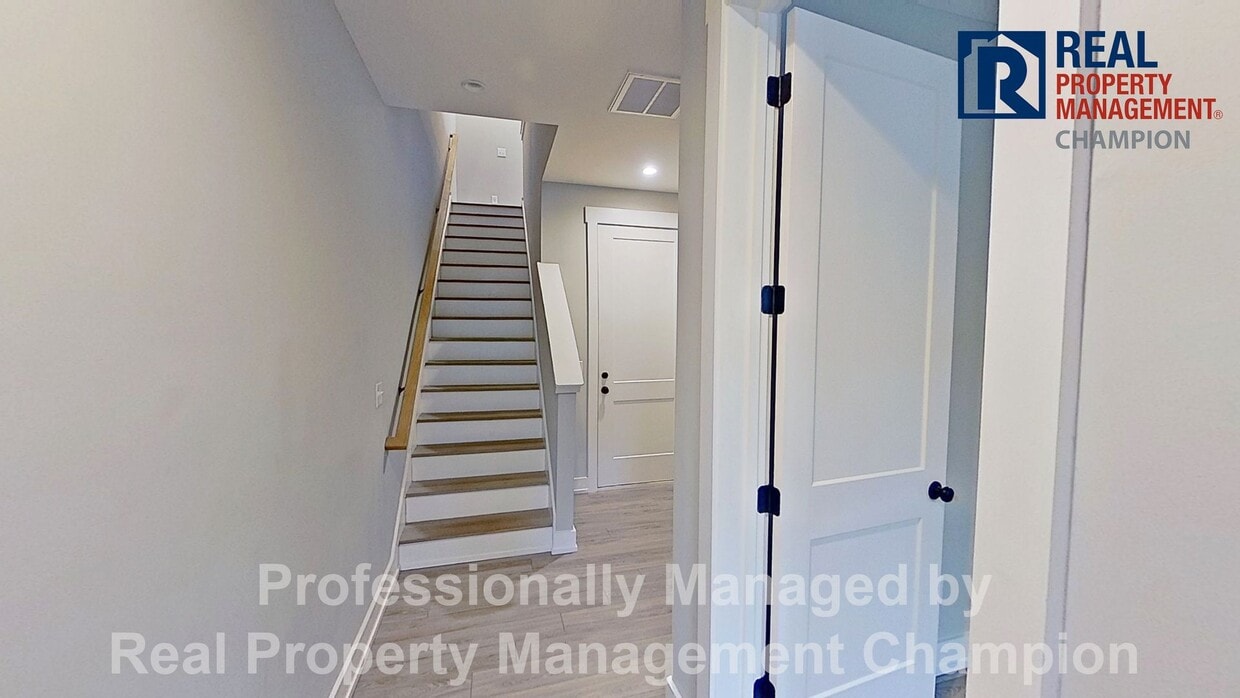 Photo - Bright & Open End Unit Townhome