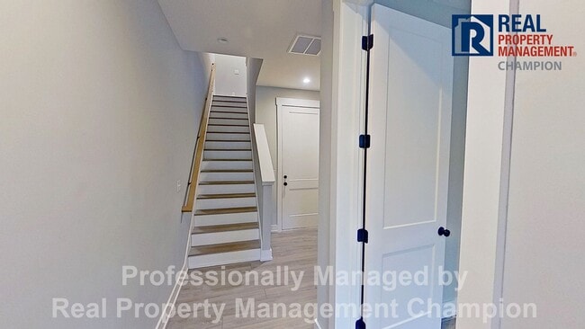 Photo - Bright & Open End Unit Townhome