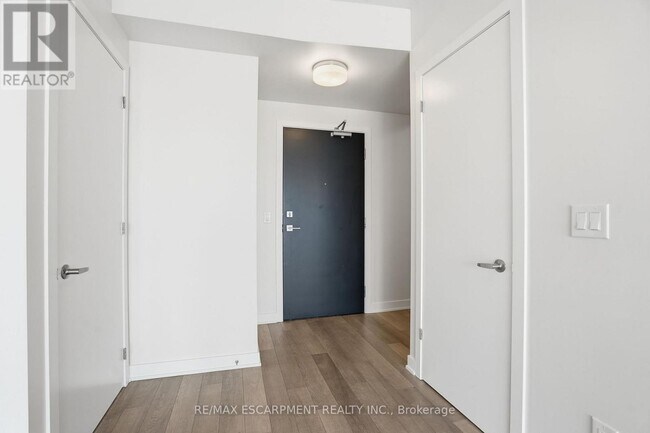 Photo du bâtiment - 5240 Dundas St