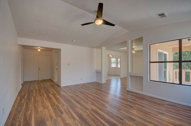 Foto del edificio - Amazing 3 Bedroom in Central Rio Rancho!