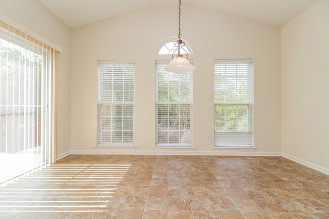 Foto del edificio - 413 Creekside Ln