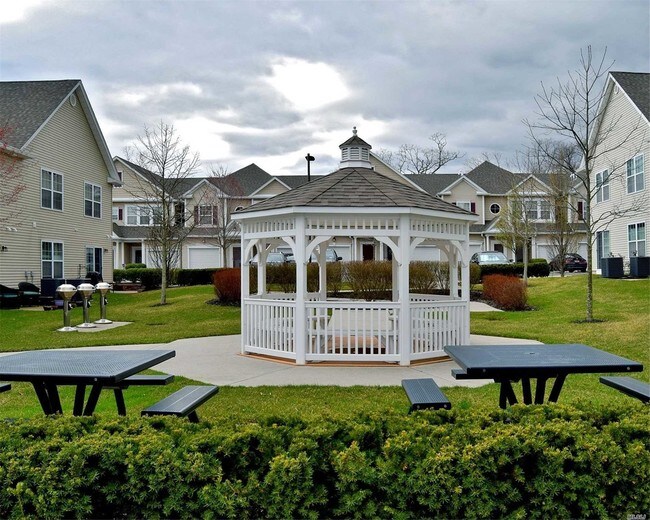 Building Photo - 122 Wildwood Cir