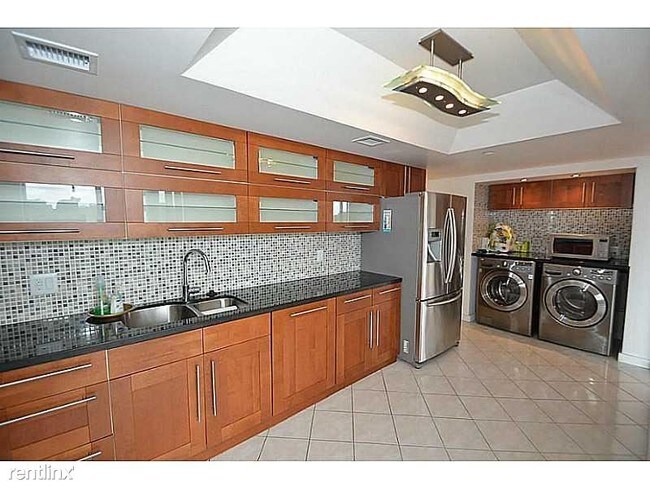 Foto del edificio - 5951 Wellesley Park Dr