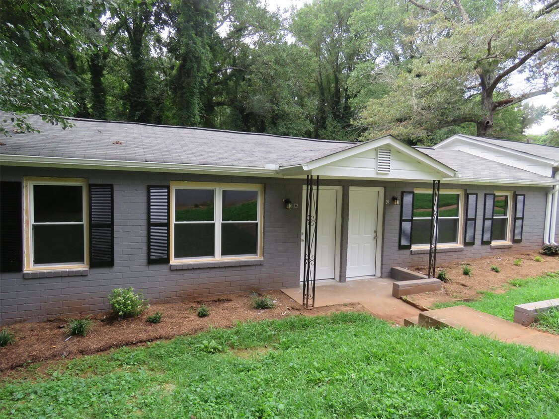Primary Photo - 326 Loop St