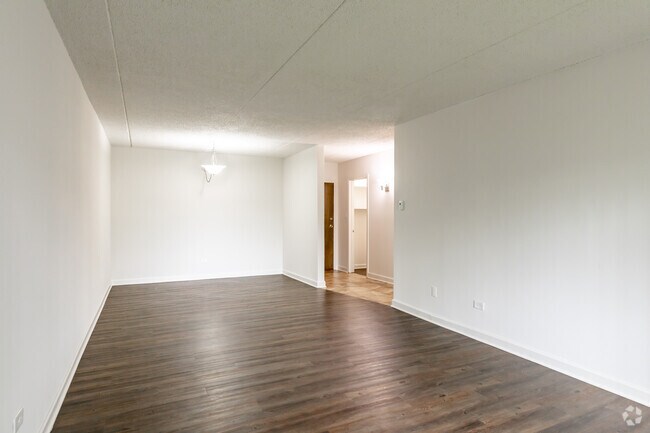 2HAB, 2BA - Comedor/sala de estar - Butterfield Towers Apartments