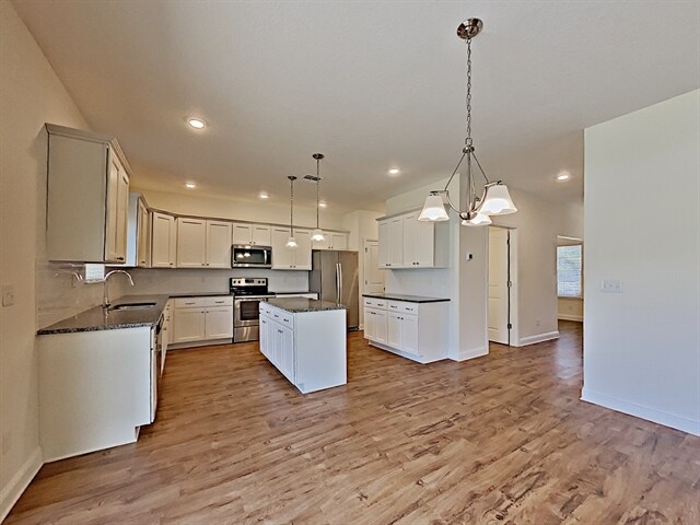Building Photo - 305 Deerfield Glen Drive
