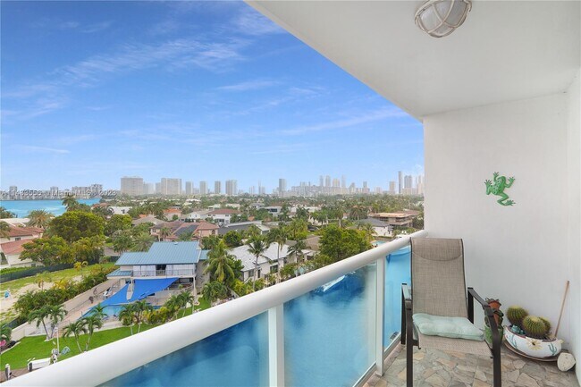 Foto del edificio - 2935 NE 163rd St