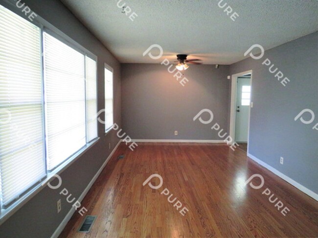 Foto del edificio - 5002 Ortega Cir NW