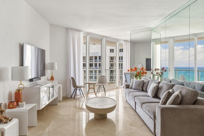 Building Photo - 16445 Collins Ave