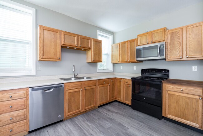 Building Photo - 3823 River Park Dr