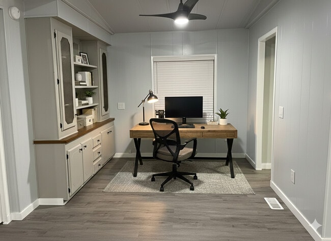 Building Photo - 3911 Victory Dr SW