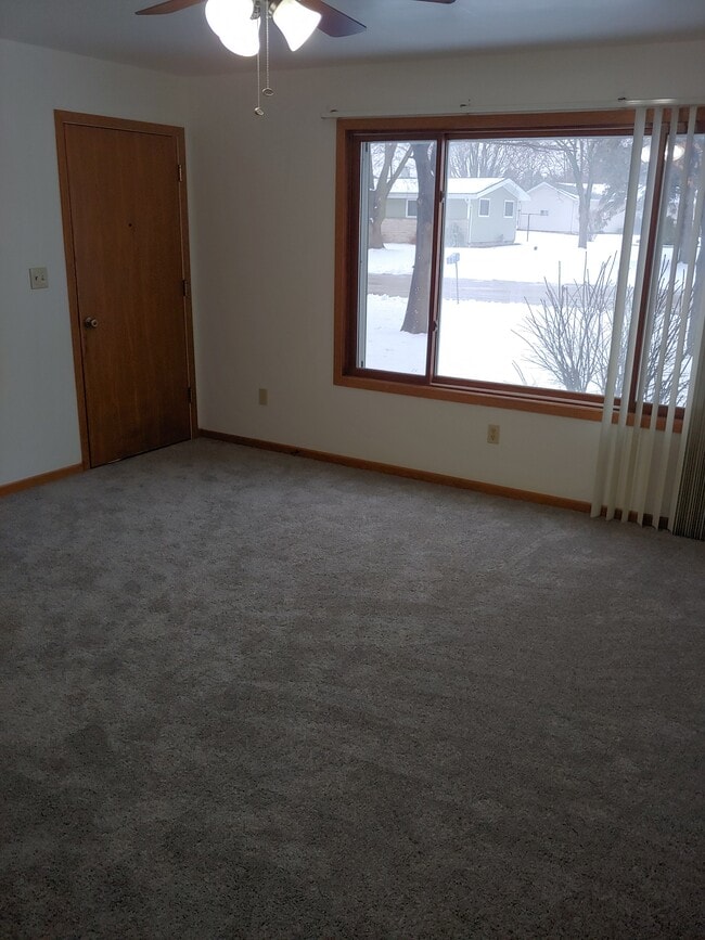 Building Photo - 424 Norwood Dr