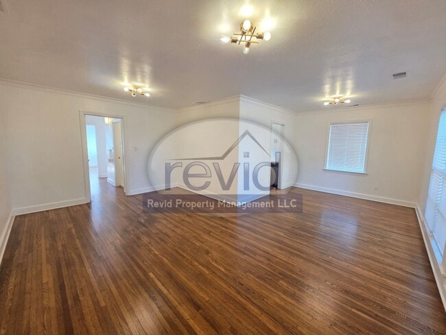 Photo - Newly Renovated 2 Bed 1 Bath near U of M! Apartment