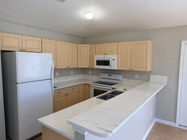 Building Photo - 3 bedrooms and 2 baths! FRESHLY RENOVATED!