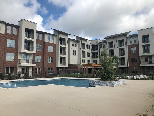 The Luxe at Cedar Hill 55+ Apartments Cedar Hill, TX