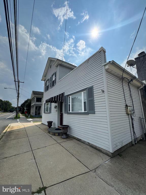 Primary Photo - 132 Main St