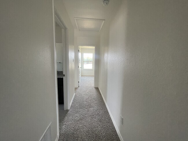 Building Photo - 302 Agua Chiquita Ct
