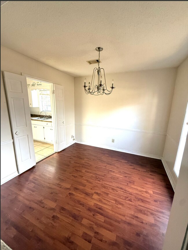 Foto del edificio - 3 bedroom 2 bath home located in quiet neighborhood