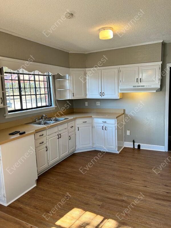 Building Photo - 106 Avenue V