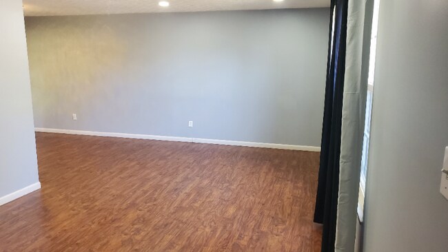 Building Photo - 3327 Beachworth Dr
