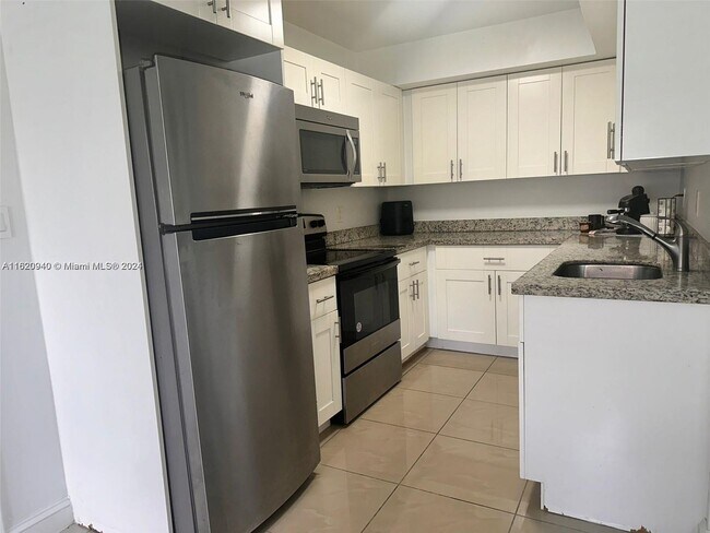 Building Photo - 15560 SW 104th Ter