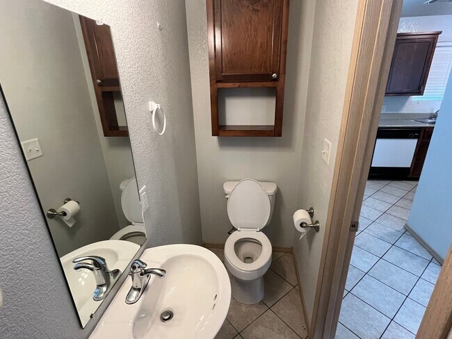 Foto del edificio - 3318 N Detroit Ave