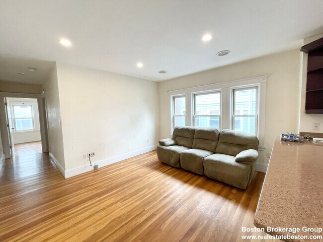 Foto del edificio - Great Mission Hill 4-Bed