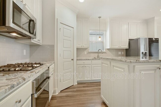 Building Photo - 8941 Southlawn Dr