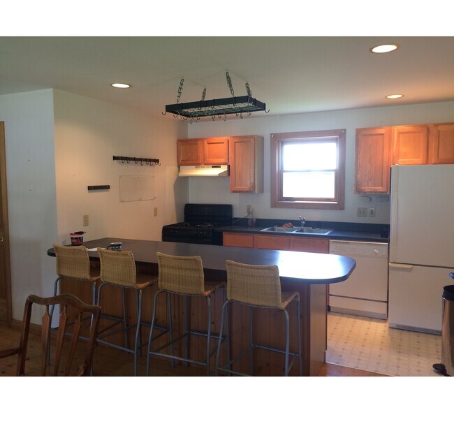 Foto del edificio - 393 Harlow Hill Rd