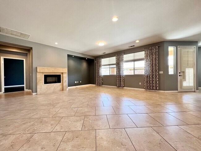 Foto del edificio - AVAILABLE NOW ! 4 Bedroom 3 Bathroom Home PLUS 1 Bed 1 Bath Attached Casita in Indio