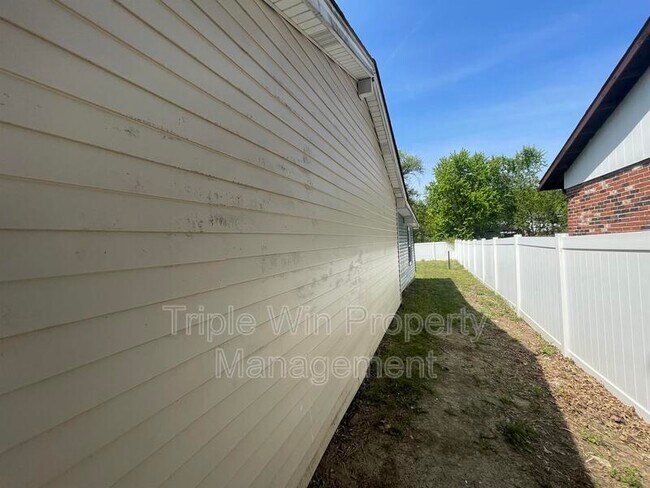 Building Photo - 2415 Stoney End Ct