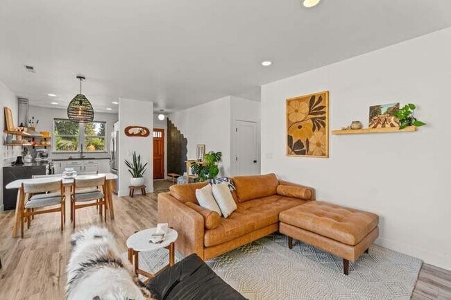 Building Photo - 61025 Lodgepole Dr