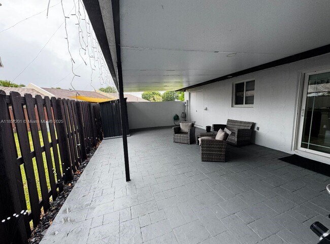 Foto del edificio - 5402 SW 138th Ave