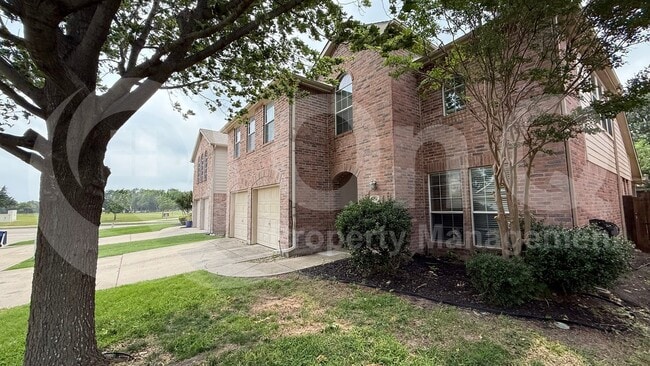 Building Photo - 2208 Lanshire Dr