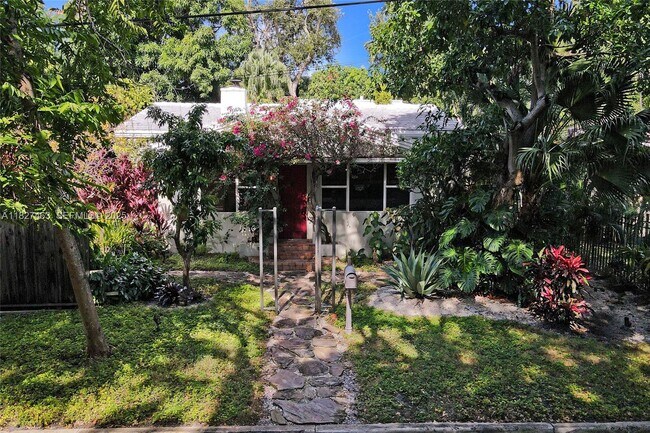 Foto del edificio - 669 NE 60th St