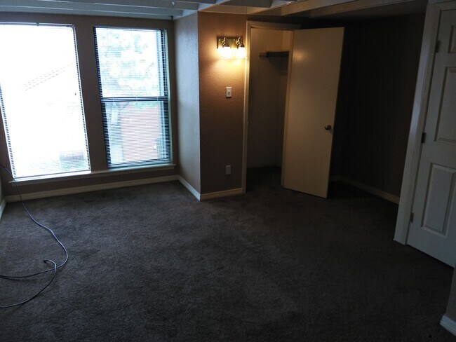 Building Photo - 7152 Fair Oaks Ave