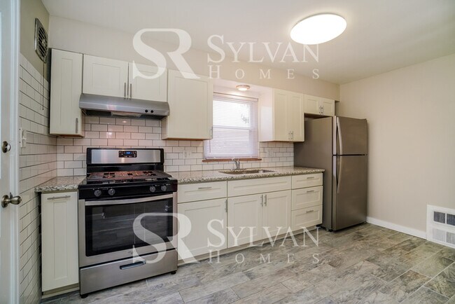 Building Photo - This cute brick home is waiting for you