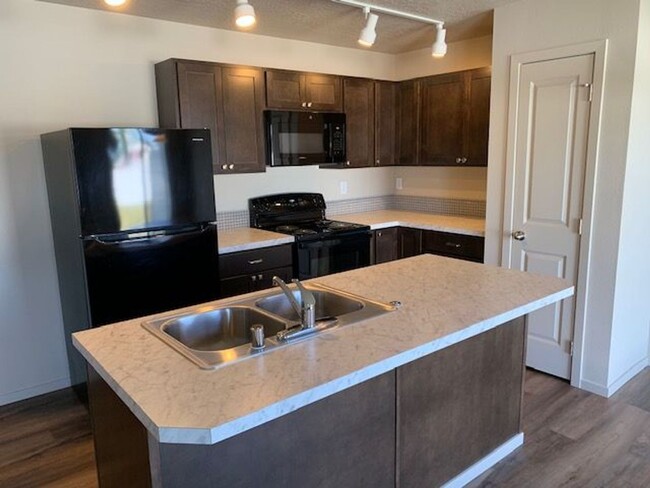 Building Photo - Beautiful New 4 Bedroom 2.5 Bath 2 Story T...