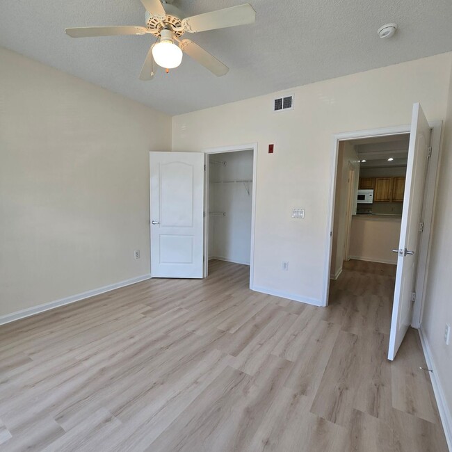 Building Photo - 1 Bedroom Condo for RENT