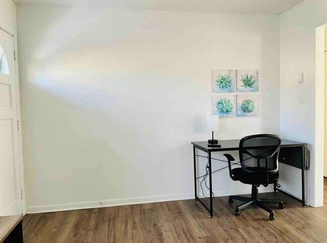 Building Photo - 214 Bedford Dr