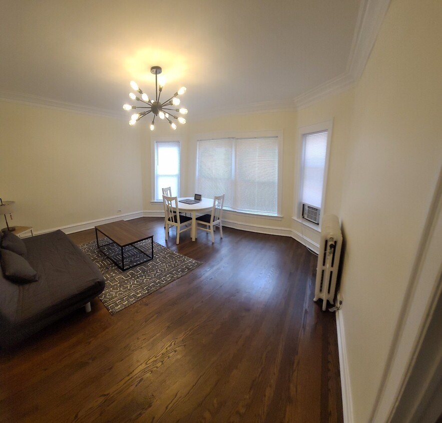 Foto principal - 5849 S Blackstone Ave
