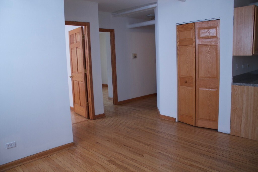 Building Photo - 833 Dobson St