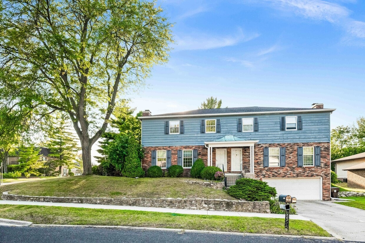 Primary Photo - 7405 N Patton Ln