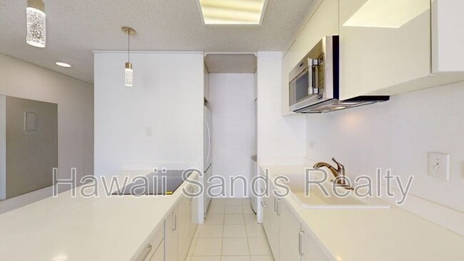 Building Photo - 320 Liliuokalani St