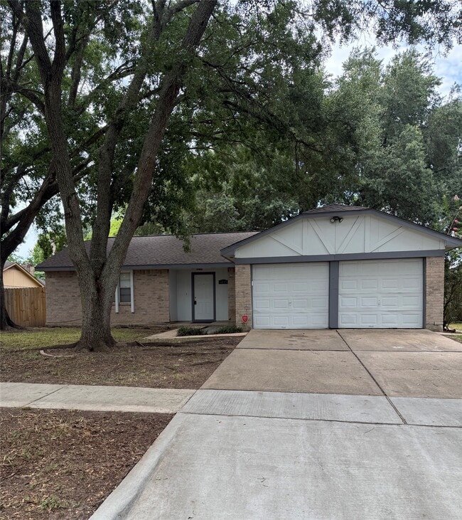 Building Photo - 1211 Twining Oaks Ln