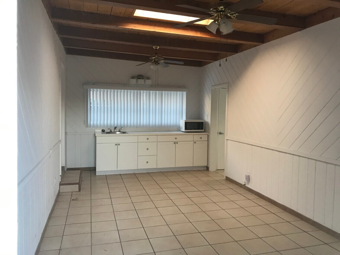 Foto principal - 8338 Barnsley Ave