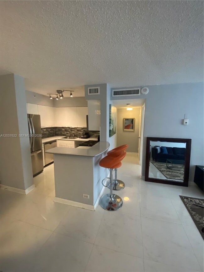 Foto del edificio - 1500 Bay Rd