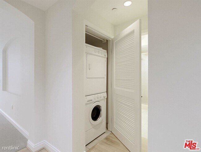 Foto del edificio - 2 br, 2 bath Condo - 11847 Gorham Ave Apt 210